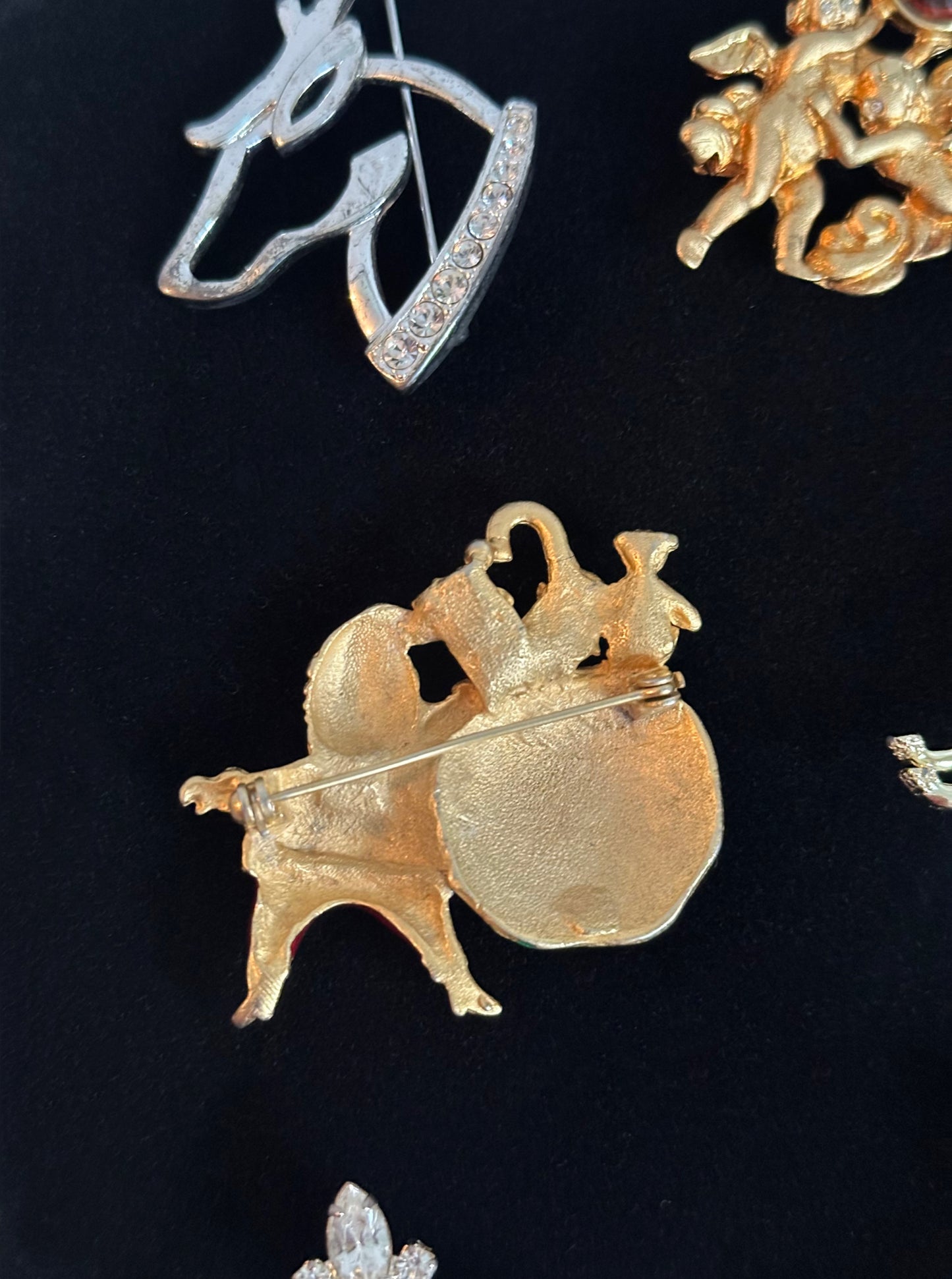 Vintage Gold Enamel Santa Claus Pin