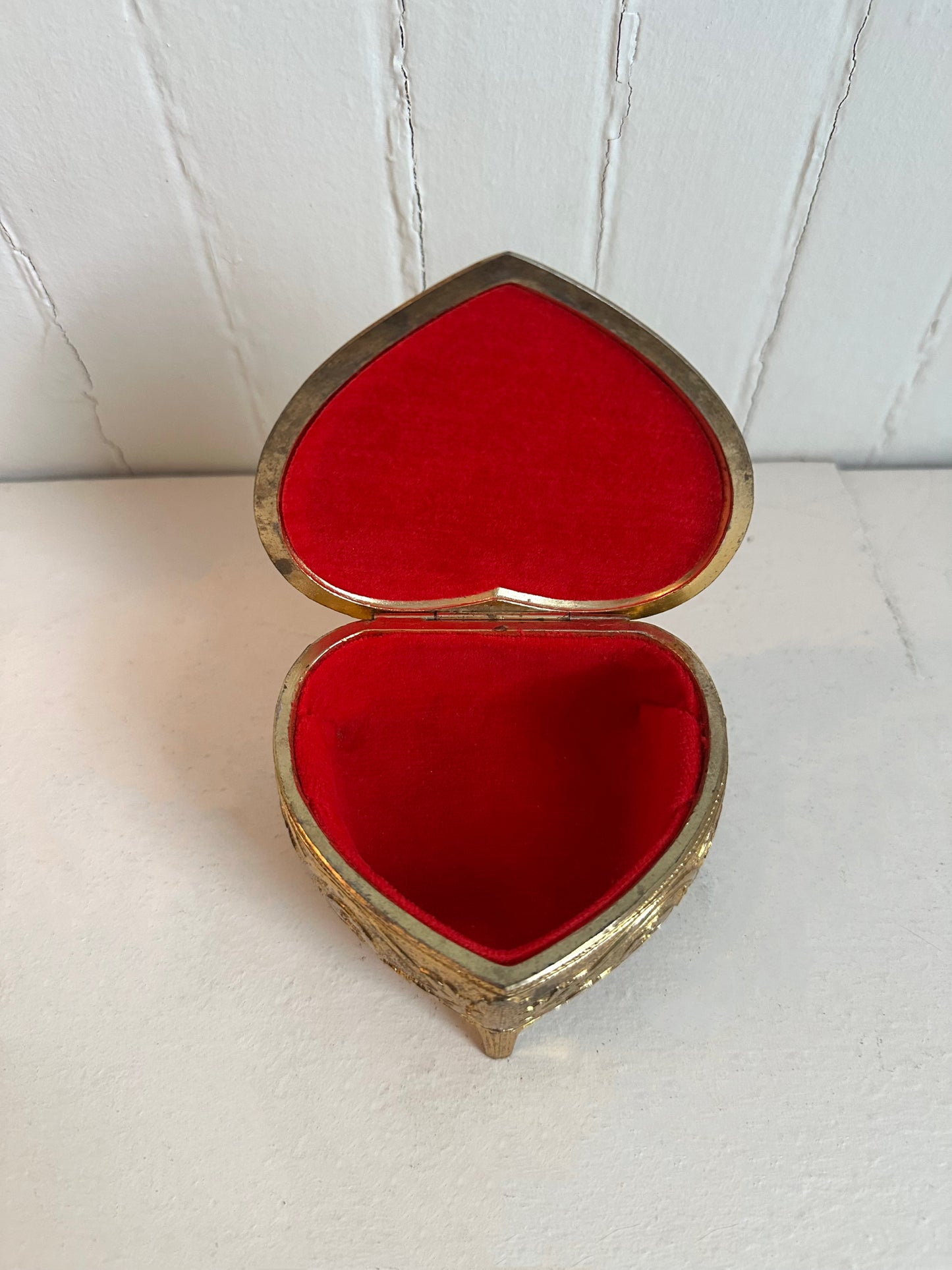Vintage Gold Needlepoint Heart Trinket Jewelry Box