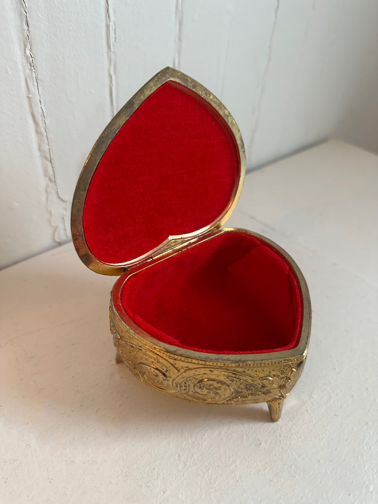 Vintage Gold Needlepoint Heart Trinket Jewelry Box