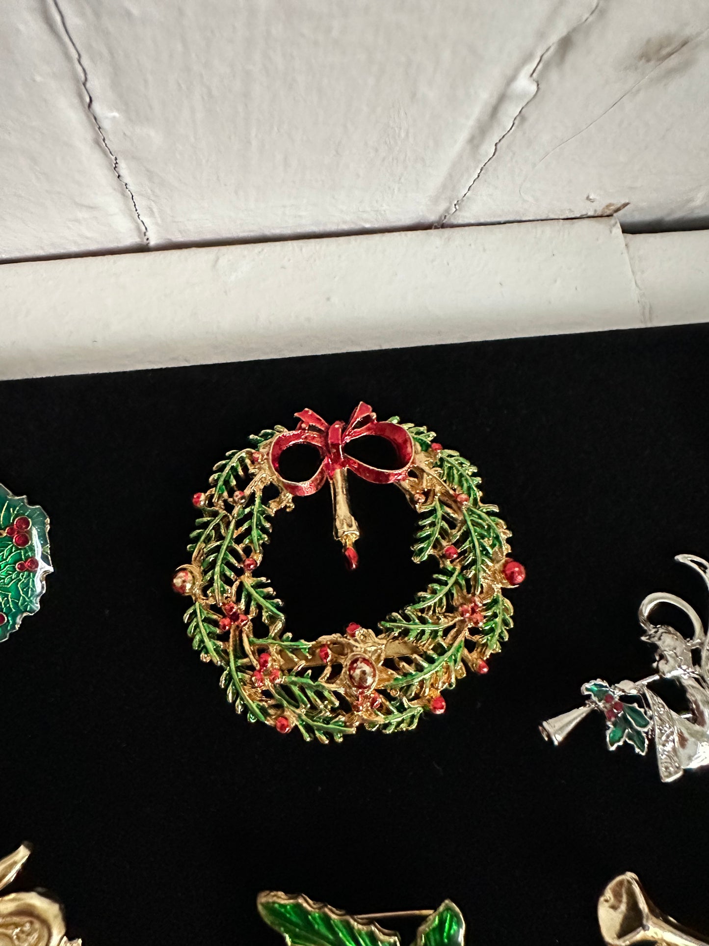 Vintage Green Enamel Christmas Wreath Pin