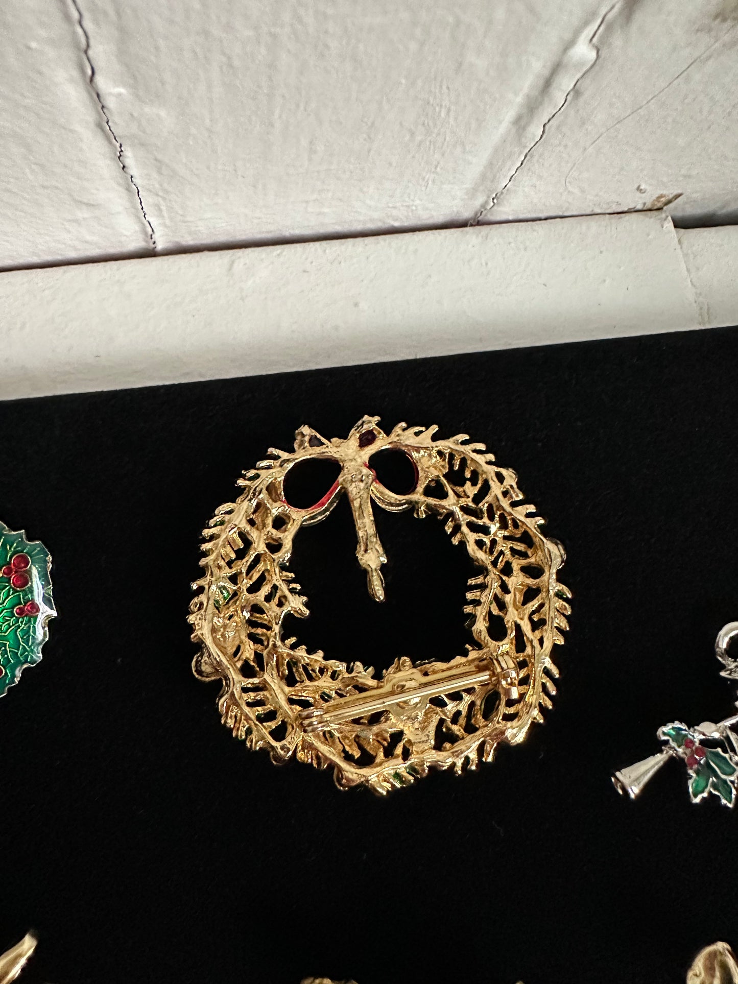 Vintage Green Enamel Christmas Wreath Pin